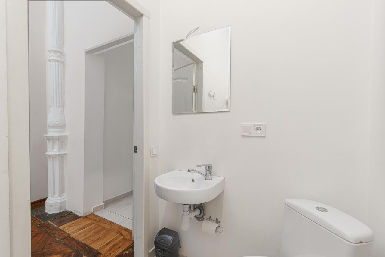 Nice Apartment In The City Center Odesa Exterior foto